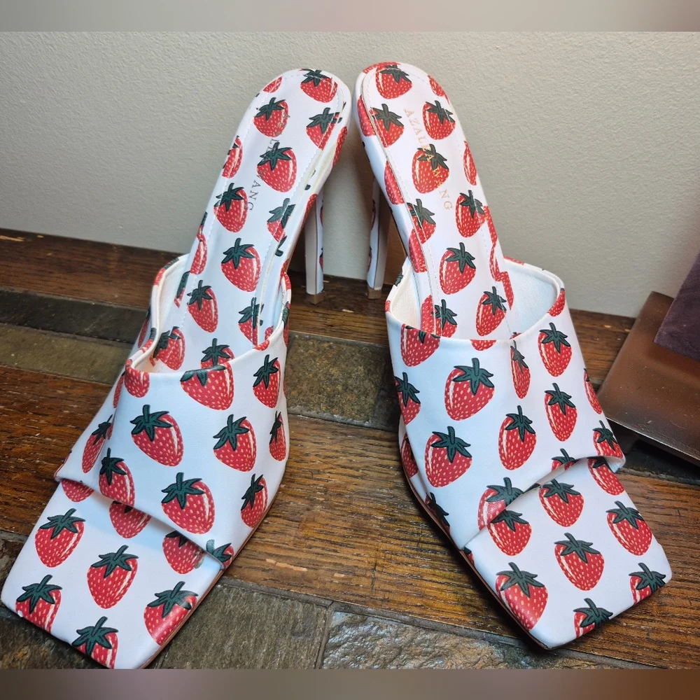 Azalea Wang Strawberry Sandals‎ - Size 11